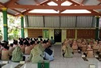 Warga NU Pituruh, Purworejo menggelar ziarah dalam rangka Hari Santri Nasional 2026. (Adi/diengpost.com)