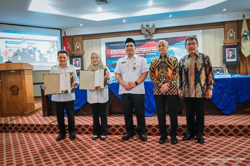 Dieng resmi ditetapkan sebagai Geopark Nasional Dieng oleh Kementerian Energi dan Sumber Daya Mineral (ESDM)