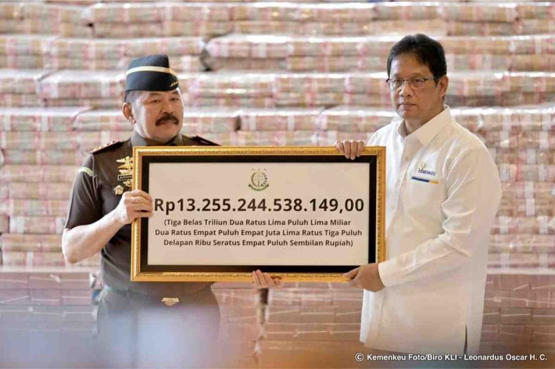 Pengembalian dana kasus CPO diserahkan langsung oleh Jaksa Agung ST Burhanuddin kepada Menteri Keuangan Purbaya Yudhi Sadewa.