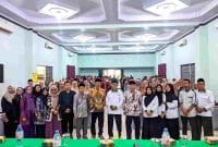 Foto bersama usai pelatihan Penulisan Karya Tulis Ilmiah Berbantuan Kecerdasan Artifisial di Wisma PKPRI Kabupaten Purworejo.