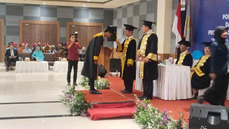 Politeknik Sawunggalih Aji (POLSA) Kutoarjo menggelar Wisuda XX pada Kamis (16/10/2025) di Ganeca Convention Hall. (A.L. Khakim/diengpost.com)
