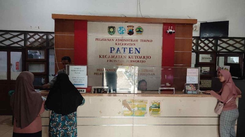 Suasana pembayaran pajak kendaraan di Samsat Paten Kutoarjo.