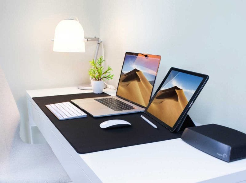 Gambar Laptop dan Tablet.