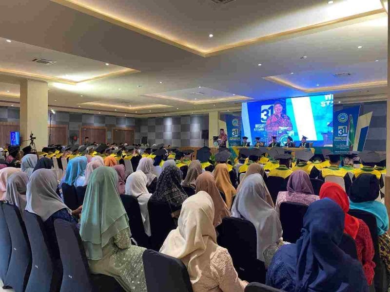 STAINU Purworejo menggelar Sidang Senat Terbuka Wisuda Sarjana ke-31 di Gedung Ganeca Convention Hall, Selasa (14/10/2025). (A.L. Khakim/diengpost.com)
