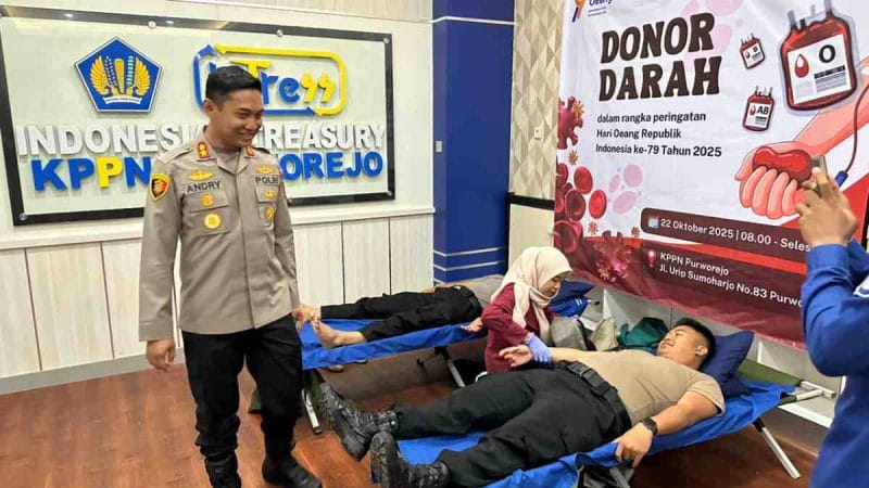Kegiatan donor darah yang digelar oleh Polrrs Purworejo dalam rangka HUT ke 74 Humas Polri.