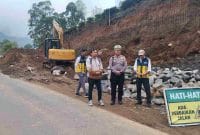 Kanit Kamsel Satlantas Polres Wonosobo, Ipda Imam Santoso memimpin cek jalur wisata Dieng jelang Nataru.