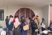 Puluhan warga mendatangi kantor NW Sport Kebumen di Jalan Kejayan, Desa Muktisari, Kecamatan Kebumen karena dugaan investasi bodong.