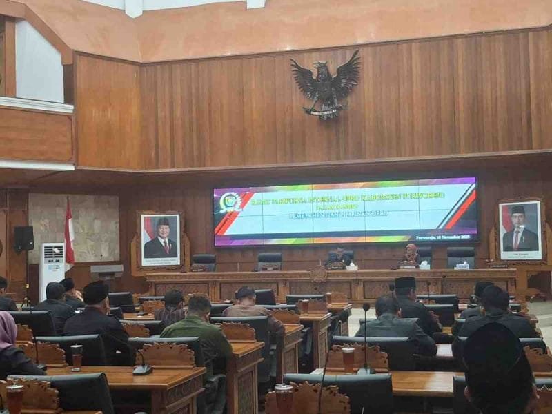 DPRD Purworejo menggelar Rapat Paripurna Pemberhentian untuk resmi memberhentikan almarhum Fran Suharmaji dari jabatannya sebagai Wakil Ketua DPRD.