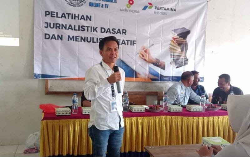 Kegiatan pelatihan jurnalistik SMKN 1 Labuhan Maringgai digelar di aula sekolah pada Kamis (12/11/2025).