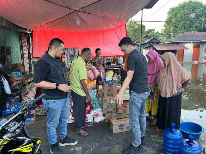 Sekolah Kebangsaan Pemuda Indonesia (SKPI) bersama komunitas Jakarta Connection menyalurkan bantuan logistik pada Senin (8/12)