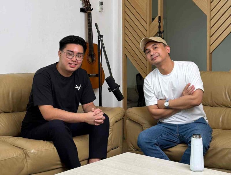 Komika Raditya Dika dalam siniar bersama Timothy Ronald.