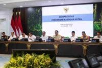 Pengumuman pencabutan izin 28 perusahaan yang terbukti melakukan pelanggaran di Istana Negara.