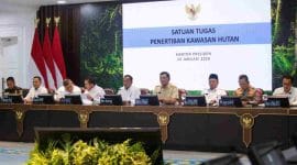 Pengumuman pencabutan izin 28 perusahaan yang terbukti melakukan pelanggaran di Istana Negara.
