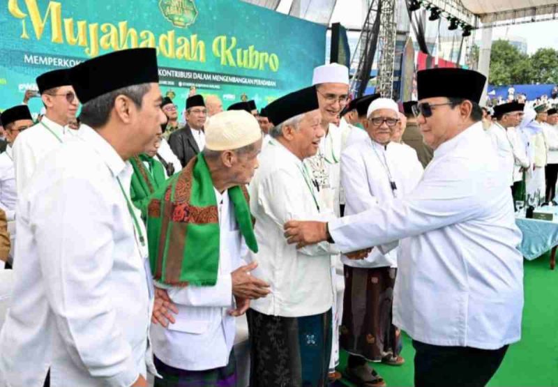 Presiden Prabowo dalam acara Mujahadah Kubro Satu Abad Nahdlatul Ulama (NU) di Stadion Gajayana, Kota Malang, Minggu (8/2/2026).