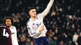 Selebrasi pemain MU, Benjamin Sesko usai mencetak gol di menit akhir.