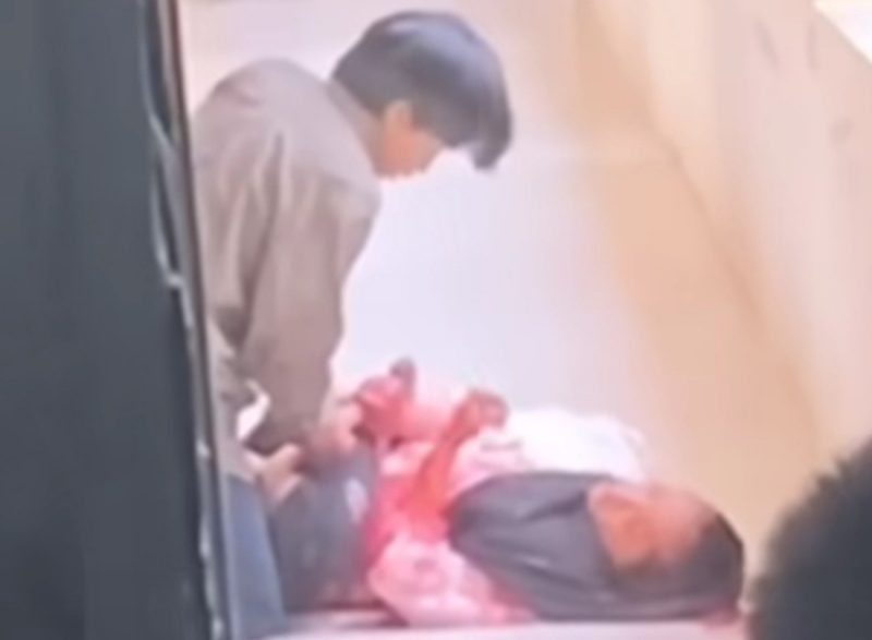 Potongan video viral Penyerangan Mahasiswa UIN Suka Pekanbaru oleh rekannya.