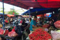 Pedagang cabai di salah satu pasar tradisional di Indonesia.
