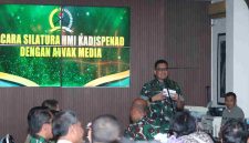 Kepala Dinas Penerangan Angkatan Darat Brigjen TNI Donny Pramono dalam acara bersama awak media.