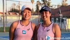 Petenis putri Indonesia Aldila Sutjiadi (kanan) bersama Janice Tjen (kiri) ditemui usai latihan menjelang SEA Games 2025 di Klub Kelapa Gading, Jakarta, Rabu (3/12/2025).