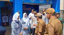 Bupati Afif Nurhidayat saat meninjau sejumlah posko Lebaran.