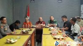 Audiensi warga Desa Marongsari di Mapolsek Sapuran.