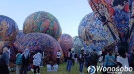 Warna-warni balon udara tradisional dalam gelaran Java Balloon Attraction (JBA) 2026 di Taman Rekreasi Kalianget, Minggu (5/7/2026).