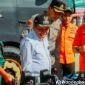 Bupati Wonosobo, Afif Nurhidayat saat mengecek peralatan kebencanaan.