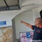 Pengelola SPBU Selokromo menunjukan CCTV yang terpasang di area kantor.