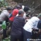 Polisi mendatangi TKP buruh ojek kayu berinisial DS (30) yang tewas setelah jatuh ke tebing di Desa Bener, Kepil, Wonosobo.