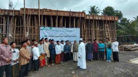 Donatur Arab Saudi tinjau pembangunan Masjid Nurul Huda di Tasikmadu, Pituruh, Purworejo.