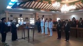 Bupati Purworejo Hj. Yuli Hastuti resmi melantik dan mengambil sumpah jabatan Suranto sebagai Sekretaris Daerah (Sekda) definitif Kabupaten Purworejo.