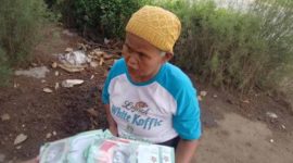 Seorang lansia di Purworejo yang jadi korban penipuan uang mainan.