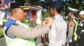 Penyematan kepada petugas dalam operasi Ketupat Candi 2026.