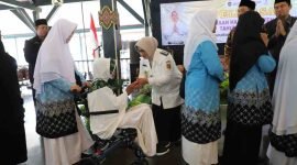 Bupati Purworejo, Yuli Hastutinsaat melepas jamaah haji tahun 2026.