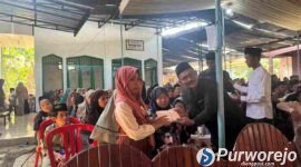 Santunan Anak Yatim ke-30 di Kalikotes, Kecamatan Pituruh, Kabupaten Purworejo.
