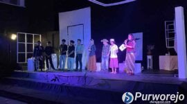 Komunitas Teater Purworejo sukses menghadirkan pertunjukan seni drama yang memukau penonton.