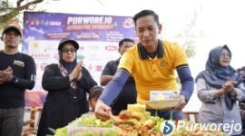 HUT Polri ke-80 Diwarnai Aksi Peduli Lingkungan, Seribu Relawan Bersihkan Pantai Dewaruci