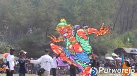 Festival Layang-Layang Tingkat Nasional 2026 di Kawasan Pantai Ketawang, Kecamatan Grabag, Purworejo.