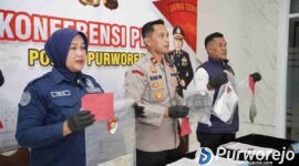 Polres Purworejo menggelar pers rilis kasus curanmor Masjid Agung Darul Muttaqin Kelurahan Sindurjan.