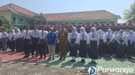 Foto bersama sesuai pembukaan MPLS SMK YPE Sawunggalih Kutoarjo, Purworejo.