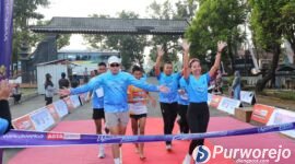Wakil Bupati Purworejo Dion Agasi Setiabudi saat menghadiri kegiatan lari santai Hexa Fun Run 2026.