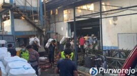 Kebakaran PT Unggulrejo Wasono melanda area fasilitas produksi tekstil di Kabupaten Purworejo pada Jumat (7/8/2026).