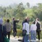 Rombongan Kedubes Perancis saat meninjau Gunung Merapi.
