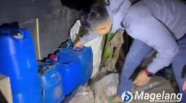  Tim gabungan Polresta Magelang dan Polsek Tegalrejo bongkar peredaran miras ilegal di Kecamatan Tegalrejo, Kabupaten Magelang. 