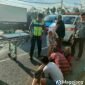 Satlantas Polresta Magelang bersama Polsek Secang mengevakuasi korban kecelakaan.