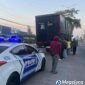 Pihak kepolisian saat mengevakuasi truk mengalami kecelakaan tunggal di Magelang.