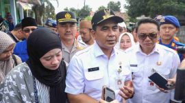 Wakil Gubernur Jawa Tengah, Taj Yasin Maimoen, saat meninjau langsung lokasi pengungsian di Kabupaten Pati, Rabu (21/1/2026).