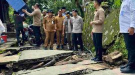 Gubernur Jateng Ahmad Luthfi meninjau lokasi longsor Tegal.