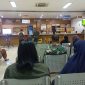 Warga di Jawa Tengah saat membayar pajak kendaraan di Sansat 