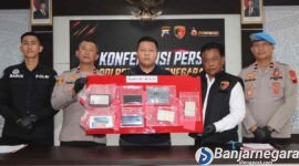 Pers rilis Polrrs Banjarnegara berhasil mengungkap kasus penjambretan mahasiswi.